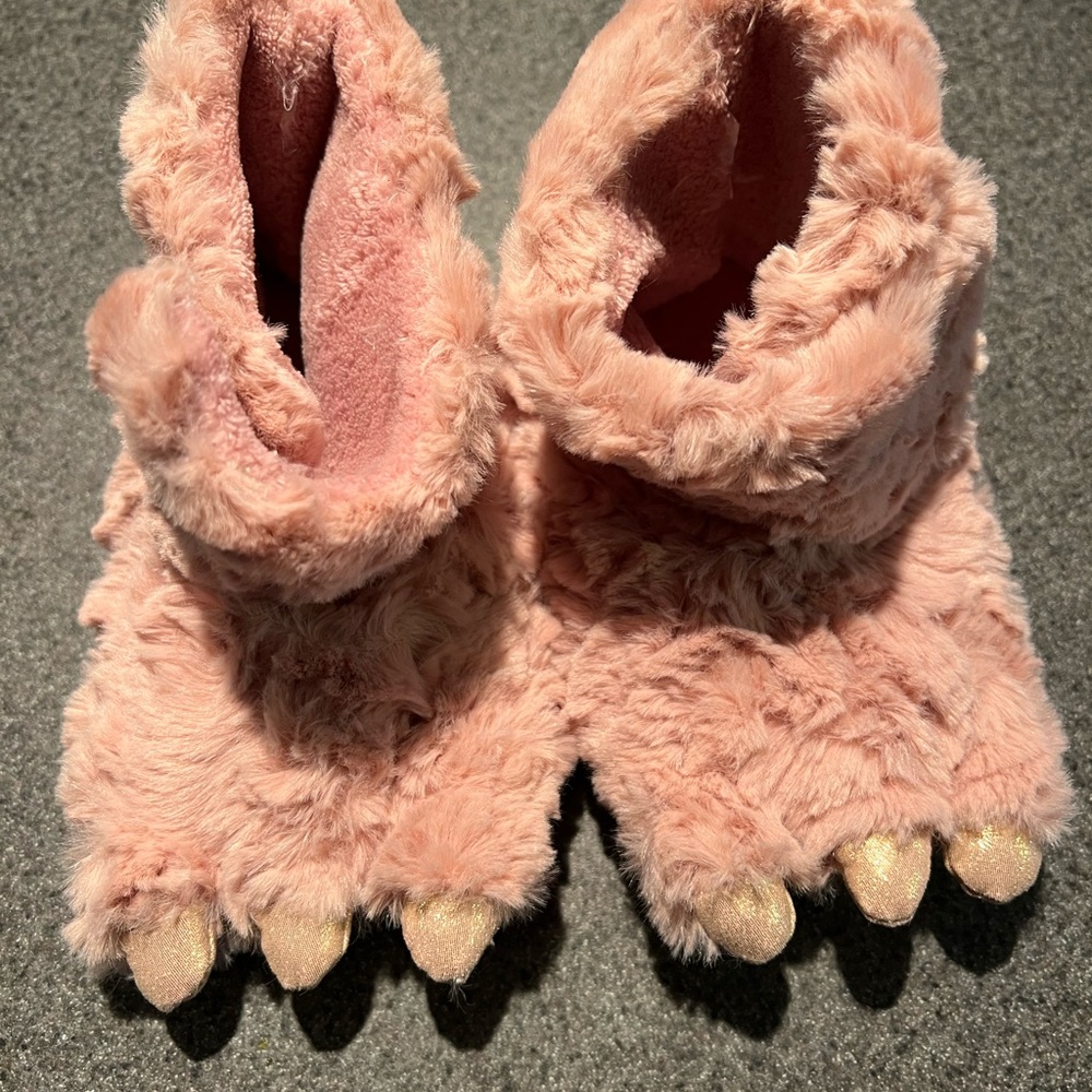 Girl monster slippers with Velcro closure